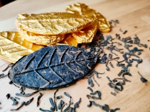 Pu Erh Golden Yunnan Złoty Listek  - herbata prasowana w formie liścia